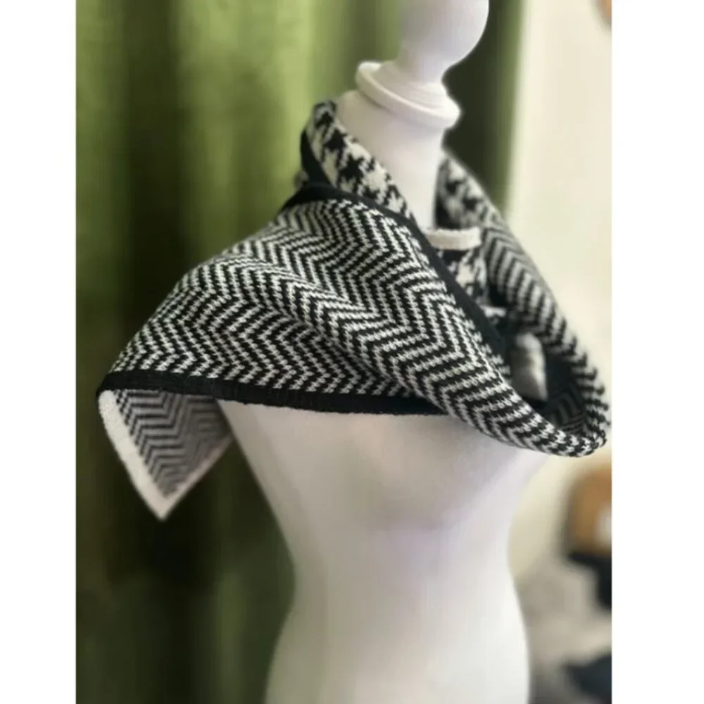 Unisex Black & White Knit Scarf – Herringbone & Houndstooth Pattern Winter Wrap